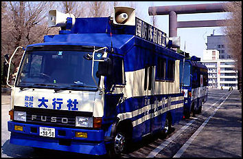 20100501-politics japan-photo.de propaganda bus D-JINJA21-04.jpg